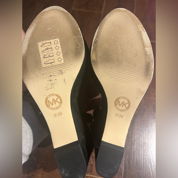 Michael Kors size 8.5 black heels - Picture 3 of 3